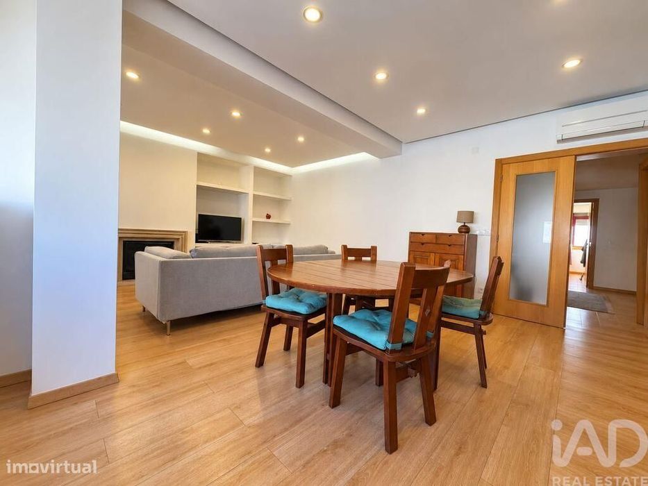 Apartamento T3 em Mina de Água de 120 m2
