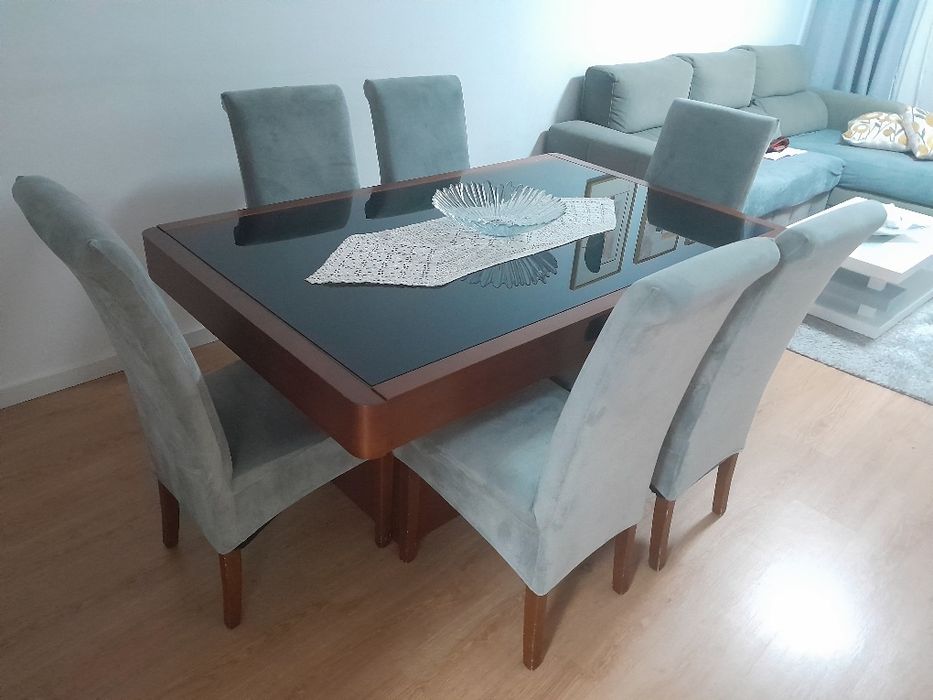 Mesa com 6 cadeiras
