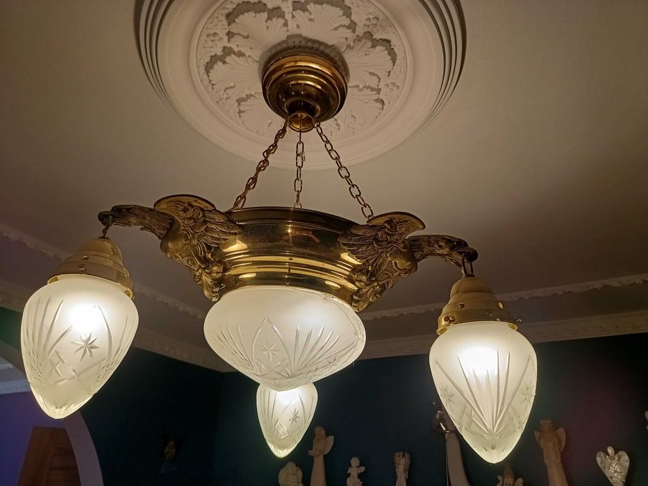 Piękna lampa i kinkiety