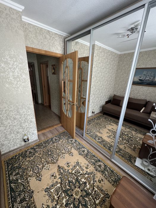 Квартира 3 кімнати в гарному стані.