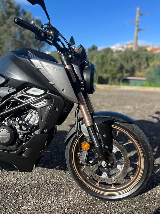 Honda CB125R em perfeito estado!