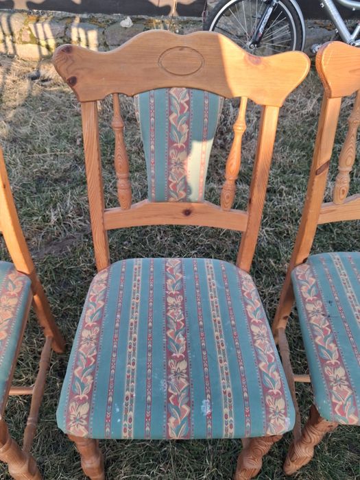 Drewniane krzesła do jadalni