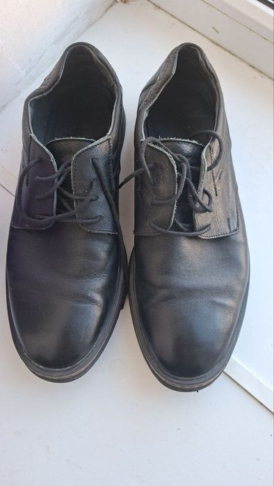 Чорні кожзам туфлі 42 розмір, в гарному стані