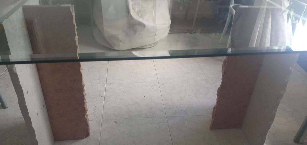 Mesa de Vidro c/Pes de Marmore