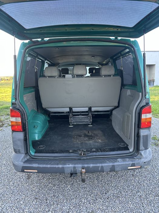 Volkswagen T5   9 osobowy transporter