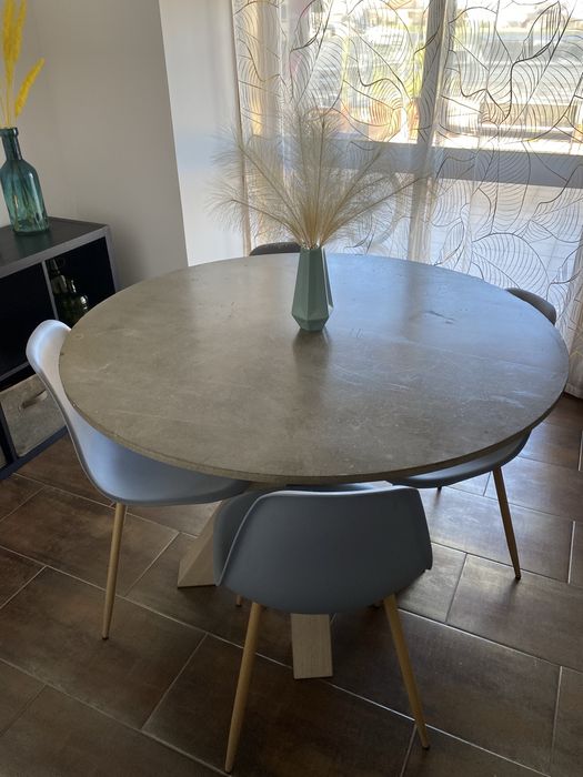 Conjunto mesa redonda e 4 cadeiras**urgente**