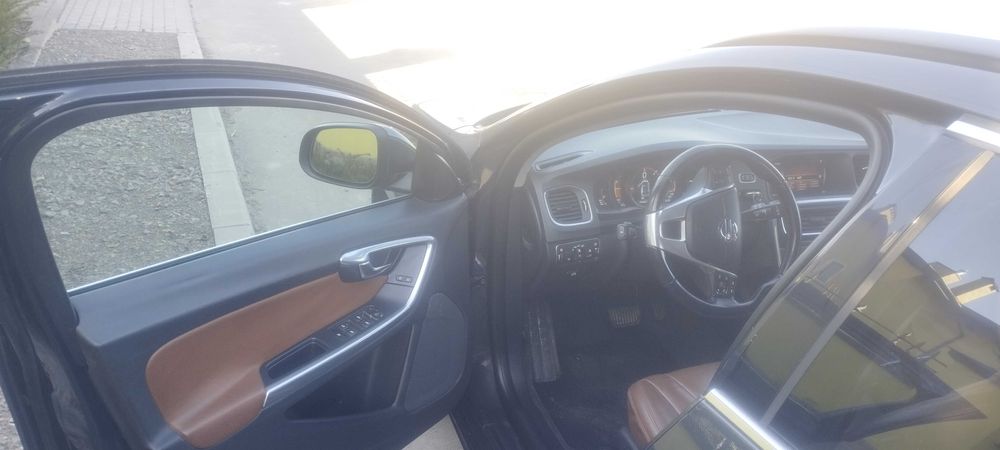 Вольво v60 2014 року