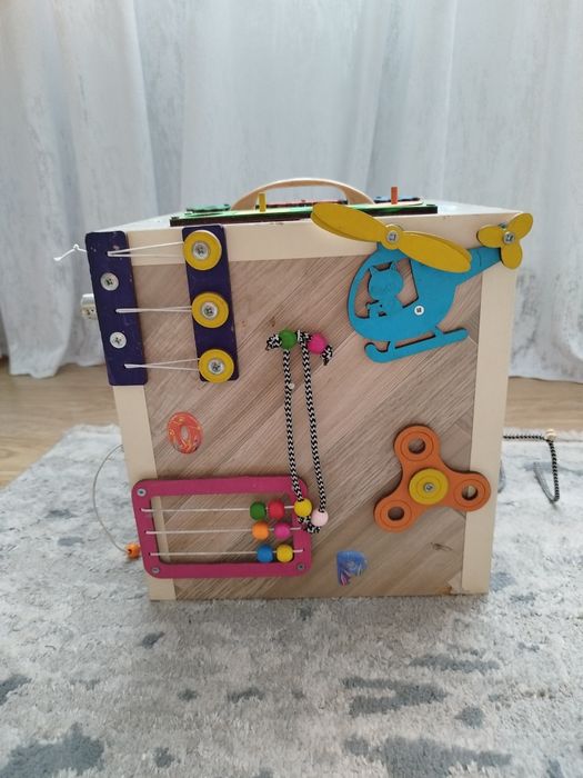 Бізікуб для маленьких