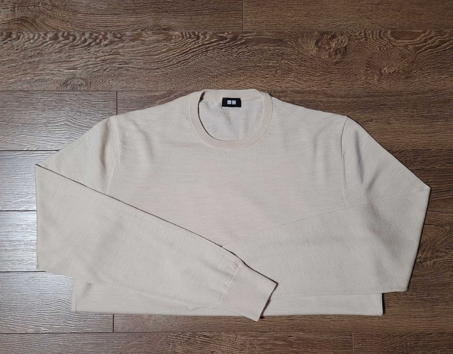 Шерстяной свитер Uniqlo.