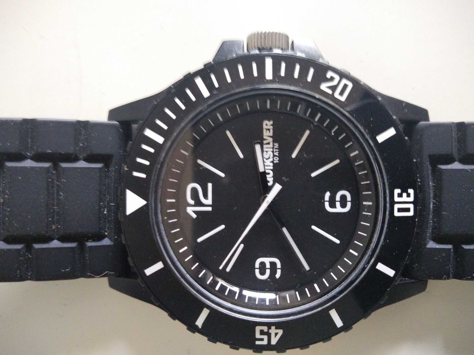 Relógio quiksilver Original em bom estado com pilha nova.