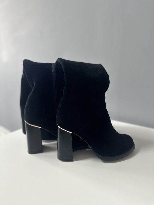 Чоботи високі, жіночі