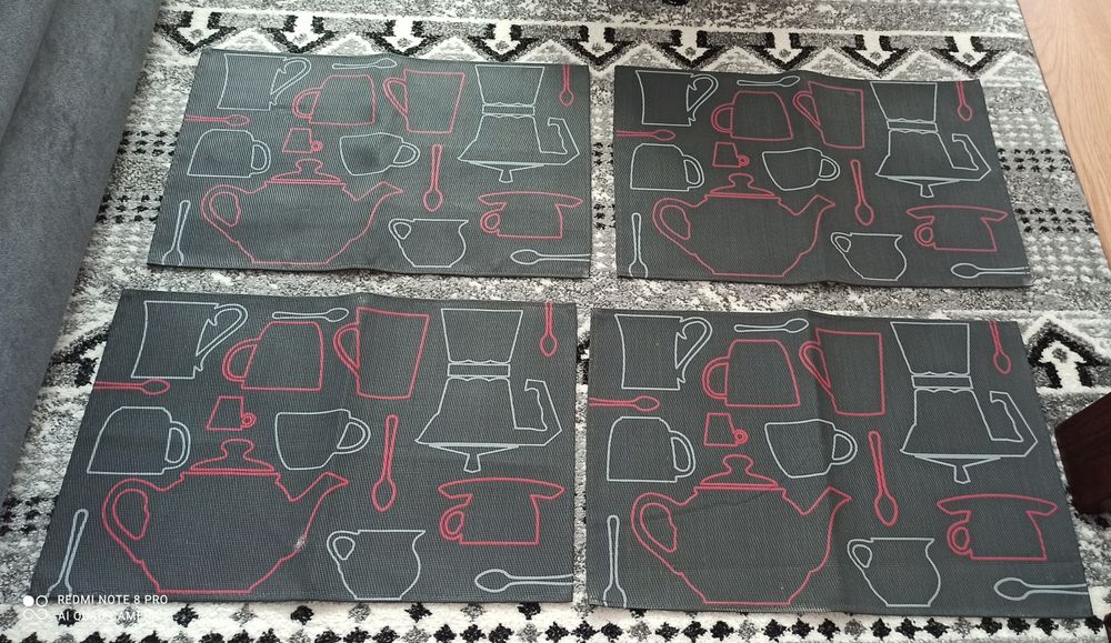 Podkładki na stół 4 szt za 8 zł