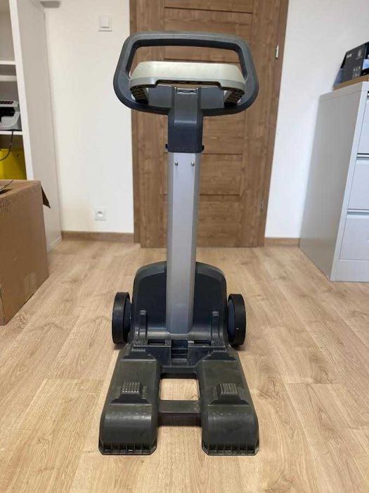 Automatyczny odkurzacz/robot basenowy Dolphin S300i oraz wózek
