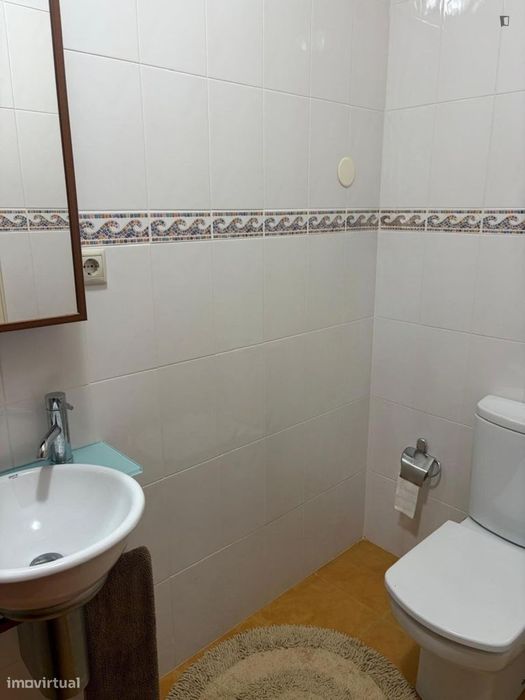 Quarto - localizado em Oliveira do Douro Porto