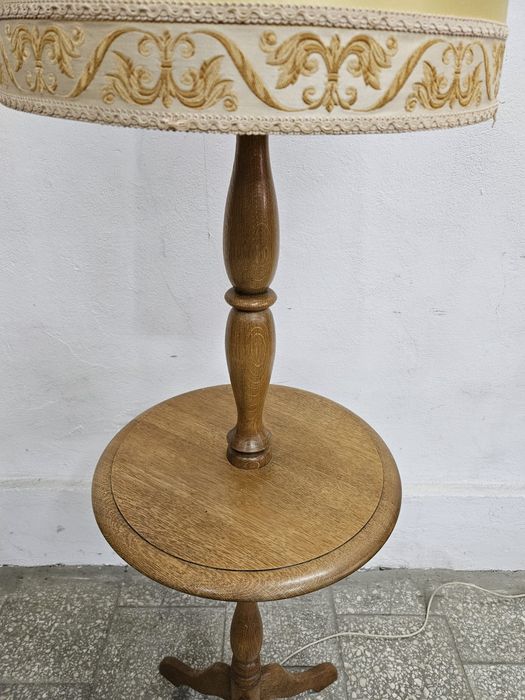 Drewniana lampa stojąca z Francji