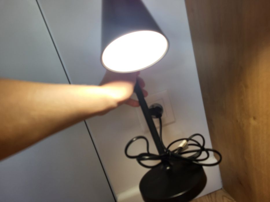 Lampka nocna biurowa białe światło led czarna