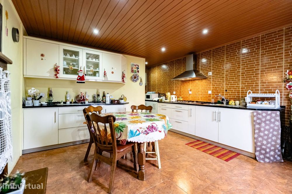 Quinta com Moradia T2 | Fornos de Algodres — Algodres, Guarda