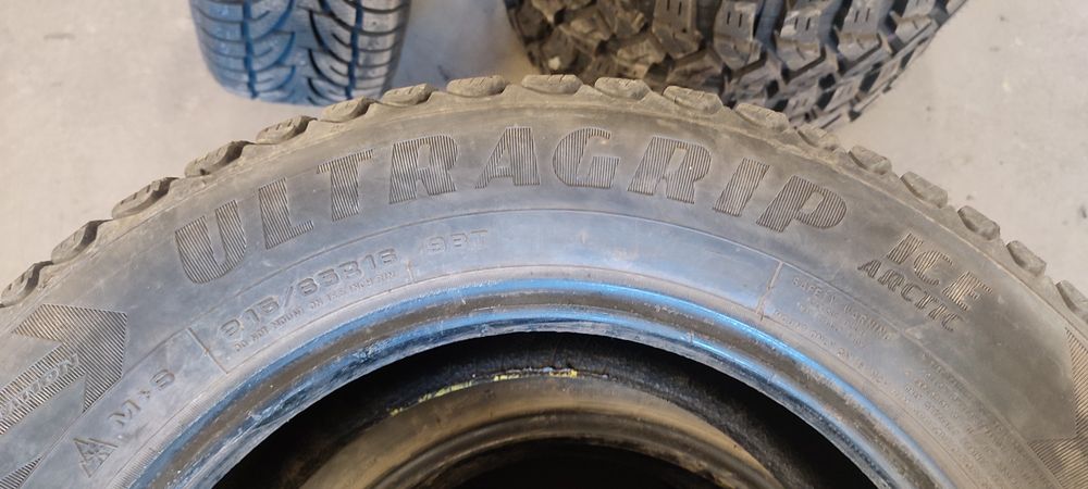 215/65R16 4szt. Goodyear Ultragrip ICE ARCTIC.