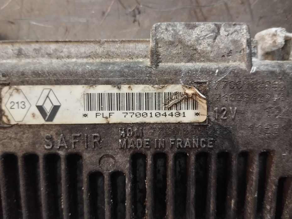 Centralina motor / ECU RENAULT Clio I 1.2i 7700104481