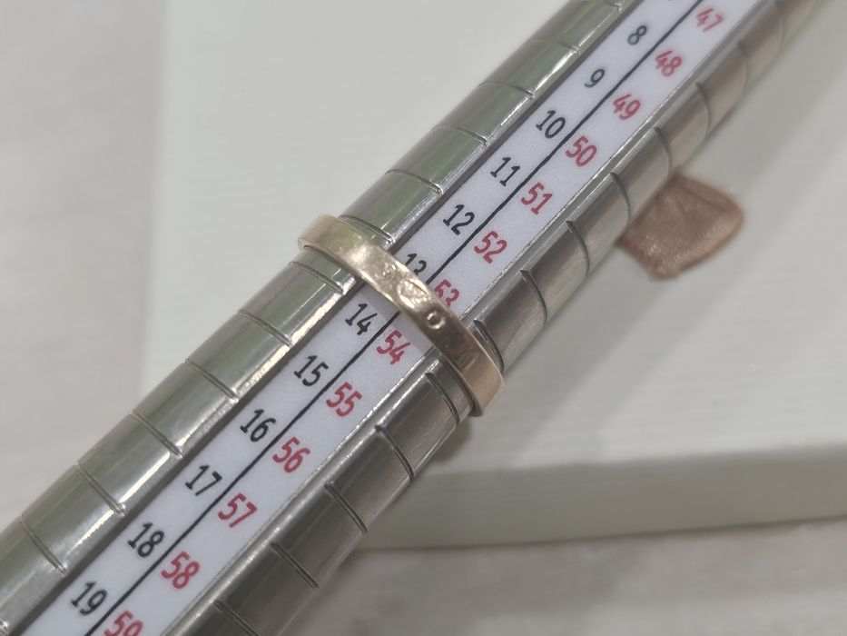 Złoty pierścionek ozdobiony OCZKO POJEDYNCZE PR 585
