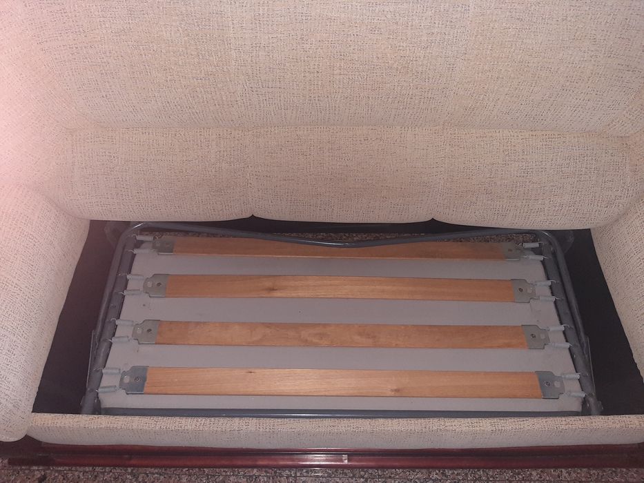 Vendo sofá cama Cadeira de secretária  Bicicleta de criança