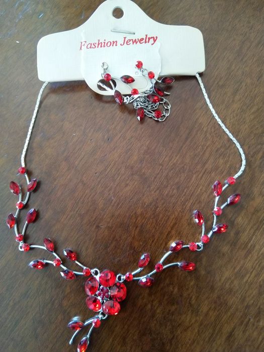 Vendo 5 gargantilhas novas