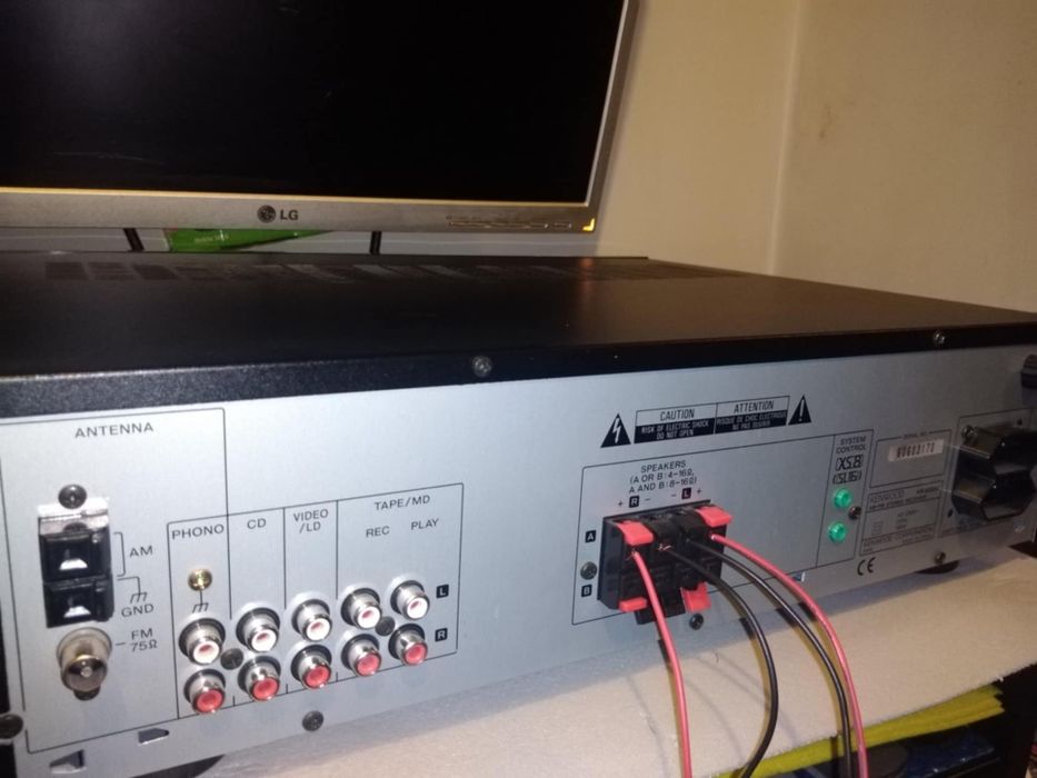 Amplificador Kenwood com radio RDS