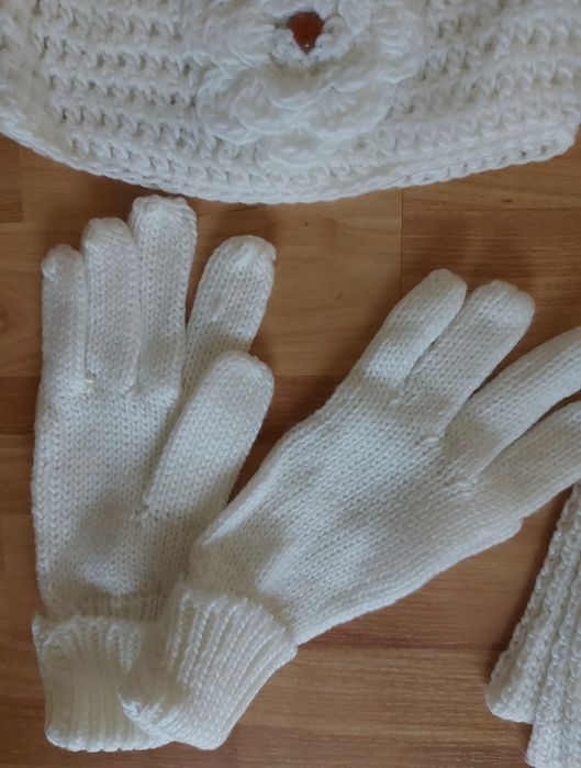 Komplet zimowy (czapka, szal i rekawiczki)