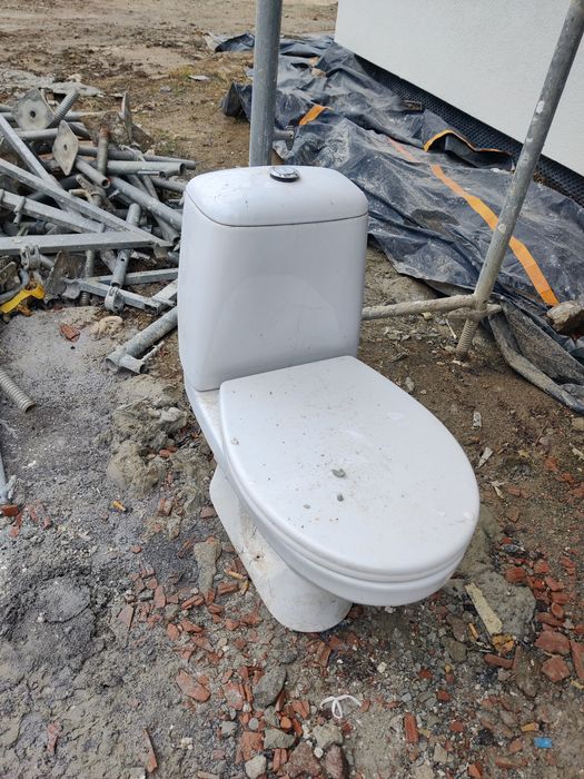 muszla klozetowa  z wolnoopadającą deską idealną na budowę