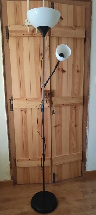 Candeeiro de pé em muito bom estado