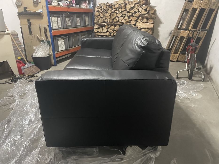 Sofá Preto em Pele como novo ( pouco uso)