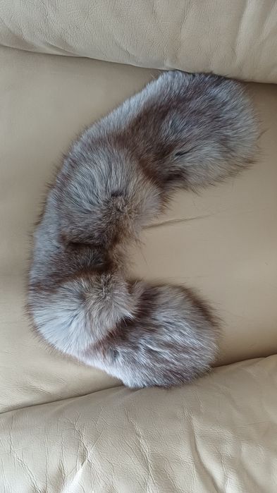 Kołnierz z futra szarego lisa