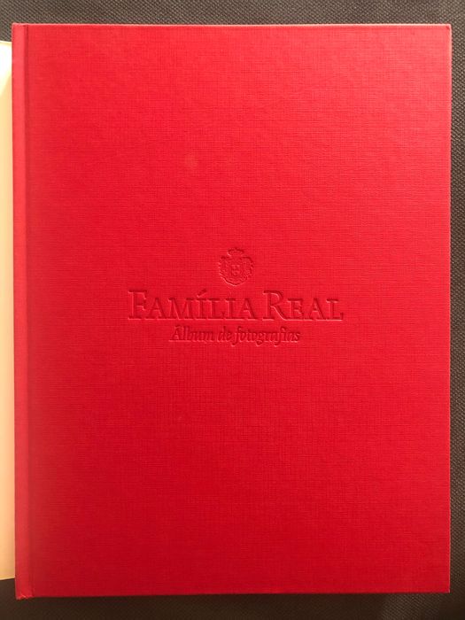 D. Manuel II (1889/1932) O Rei e o Homem / Família Real Álbum de Fotografias