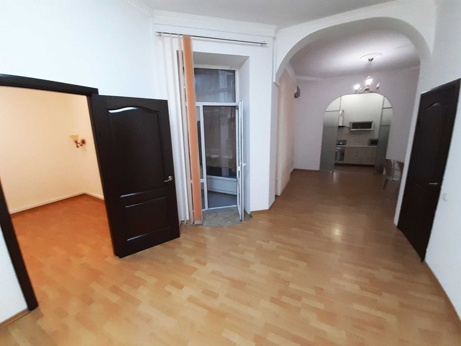 Без комісії. Оренда 3к квартири в Центрі, 130м2, вул. Шота Руставелі 34, метро Палац спорту, Площа Українських Героїв.