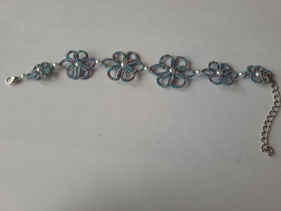 Bransoletka ręcznie wykonana umetodą frywolitki