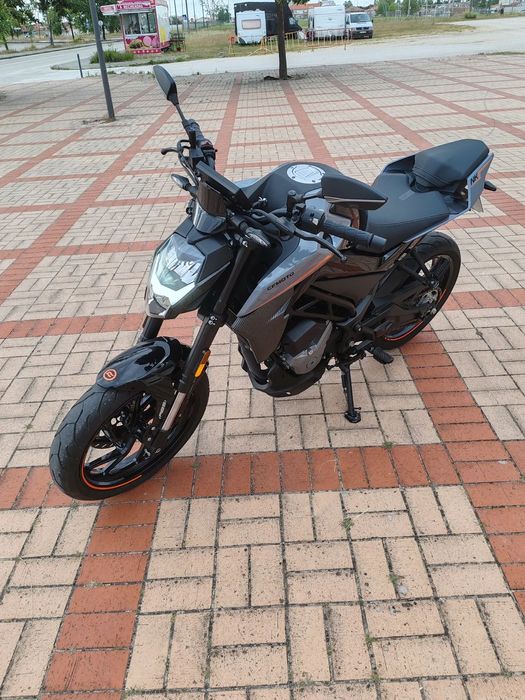 CF Moto 300NK
