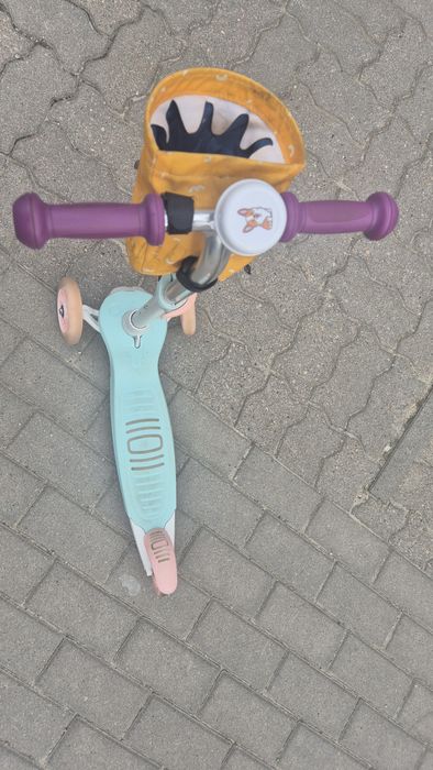 Hulajnoga trójkołowa dziecięca z Decathlonu, świecące kółka