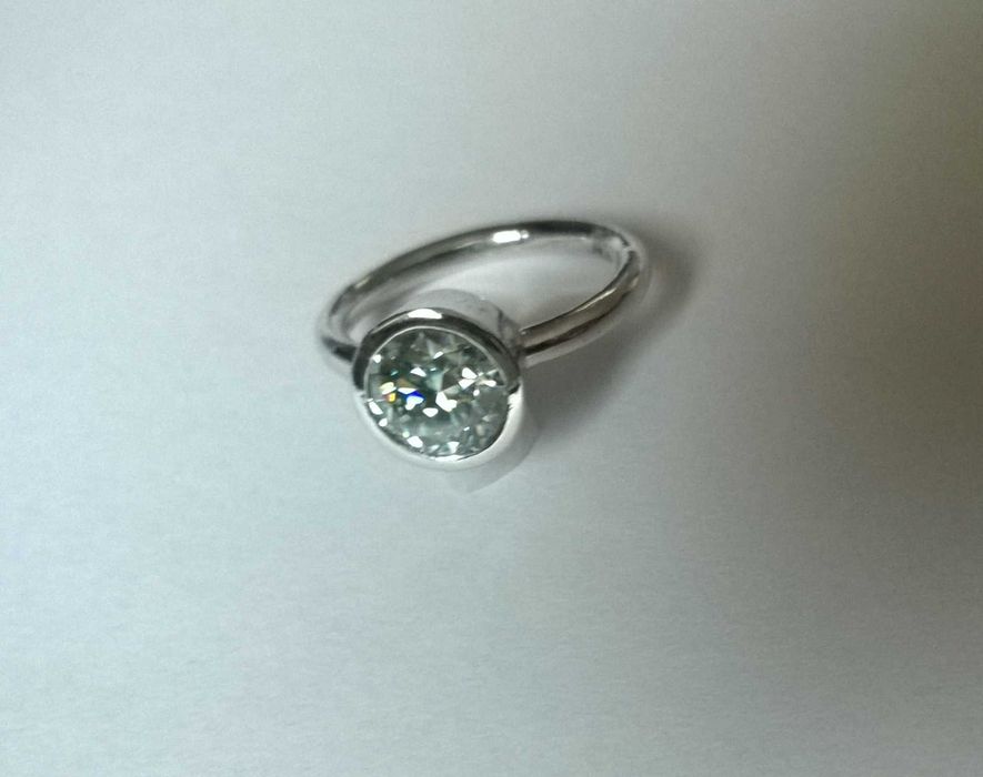 Srebrny pierścionek z moissanitem  3 ct (+ )  r. 16 (16.5) , VVS1