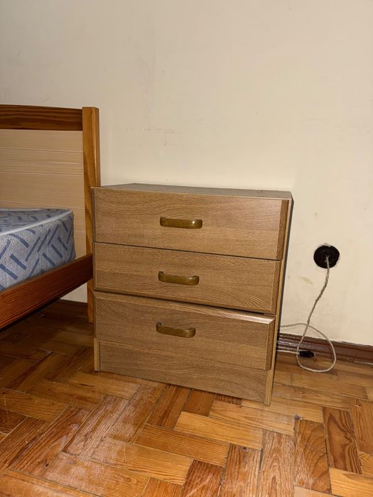 Conjunto de 2 mesas de cabeceira com 3 gavetas