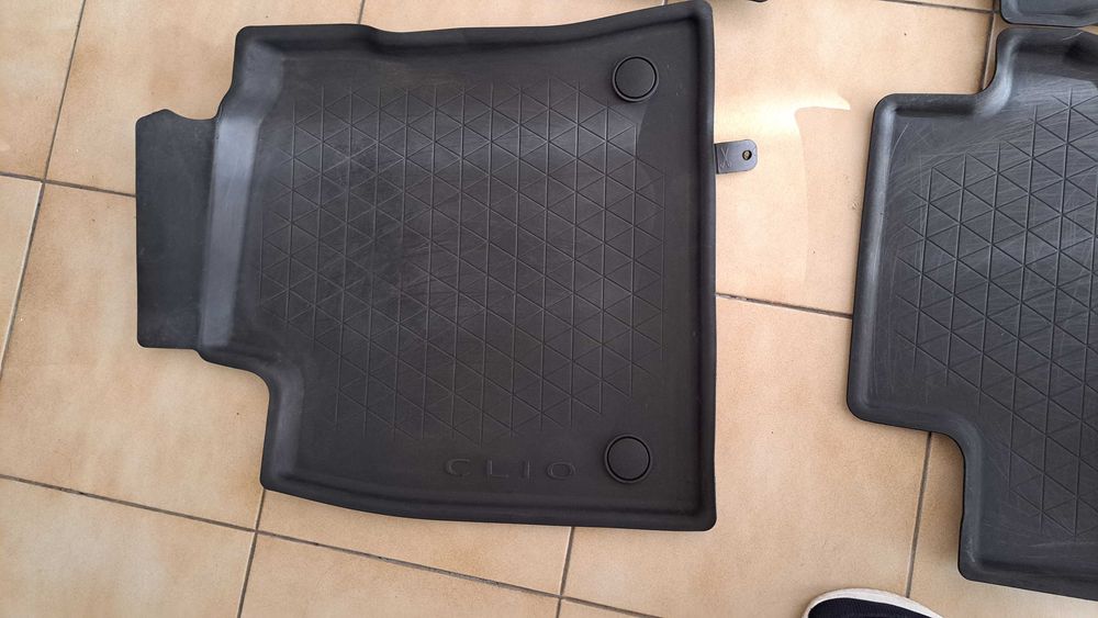 Tapetes de borracha - Original Renault Clio 5.