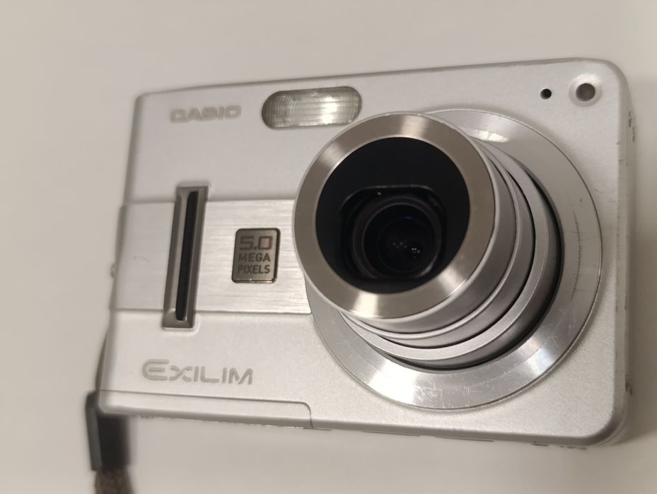 Aparat cyfrowy CASIO Exilim EX-Z57 5mp f2.6 x3 vintage retro CCD metal