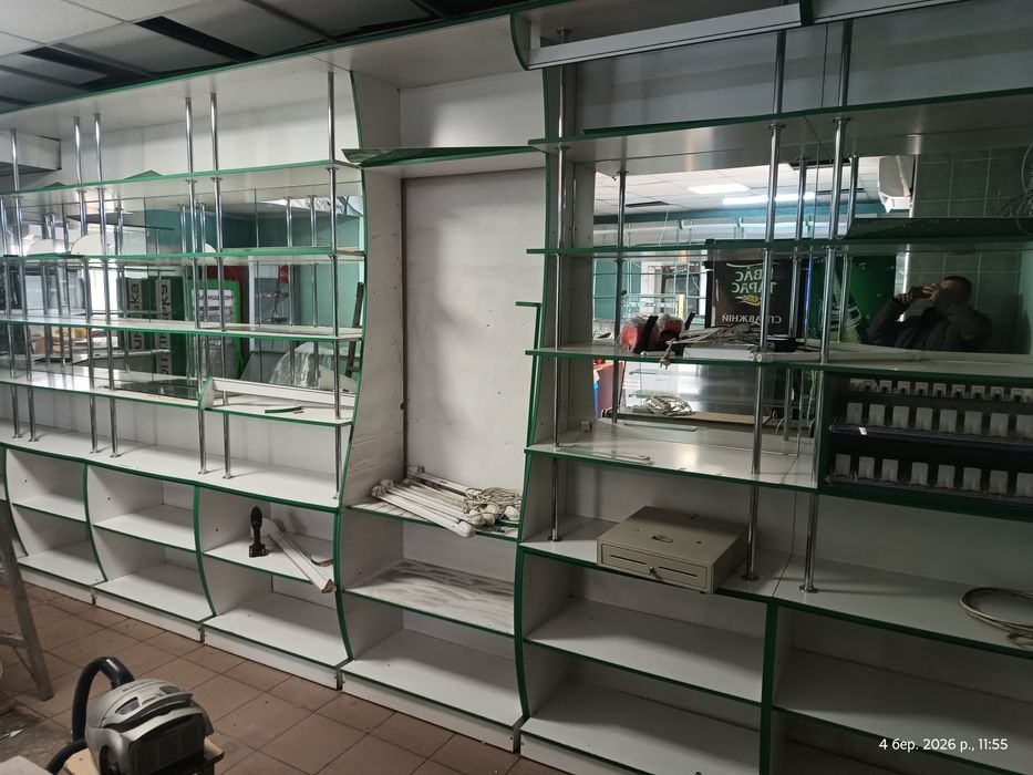 Торгові вітрини.