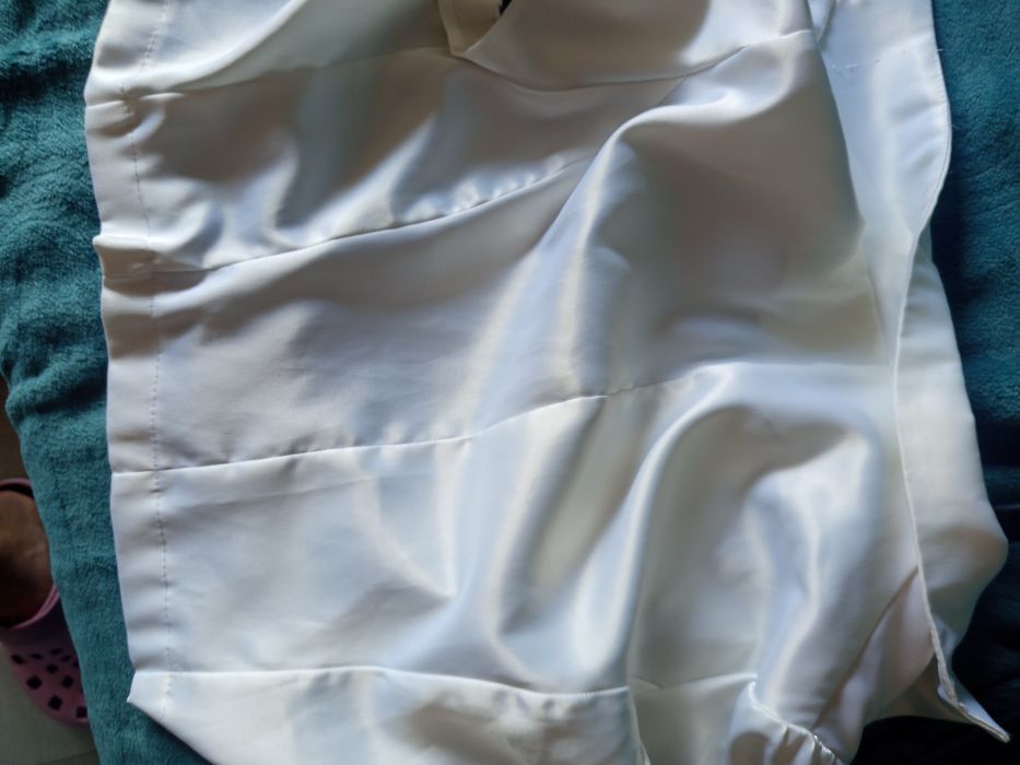 Bluzka biała elegancka koszulka damska ze śliskiego materiału