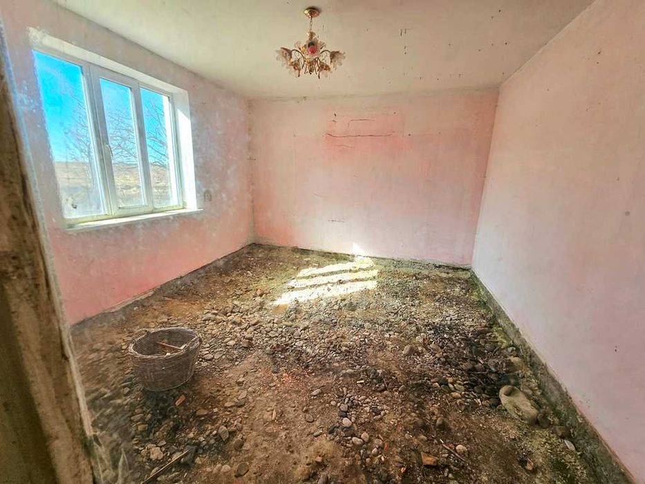 Продається добротний цегляний будинок...