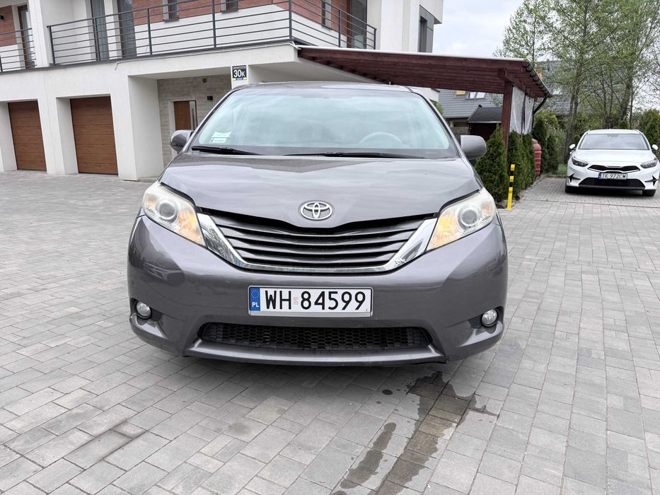 Toyota Sienna 2011