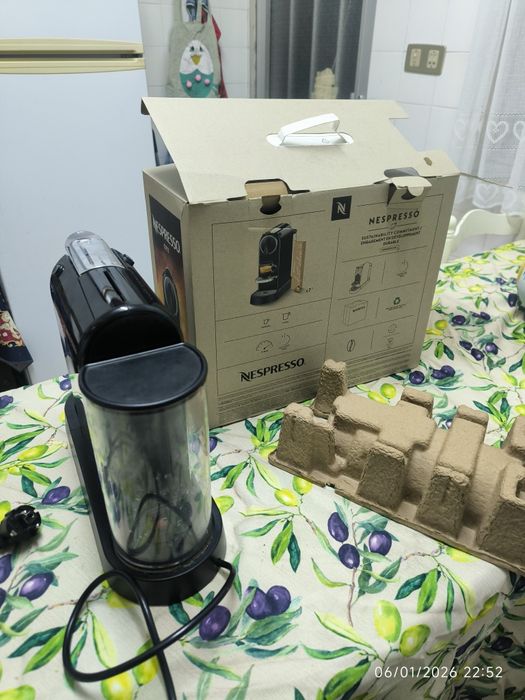 Maquina de café Nespresso CITIZ
