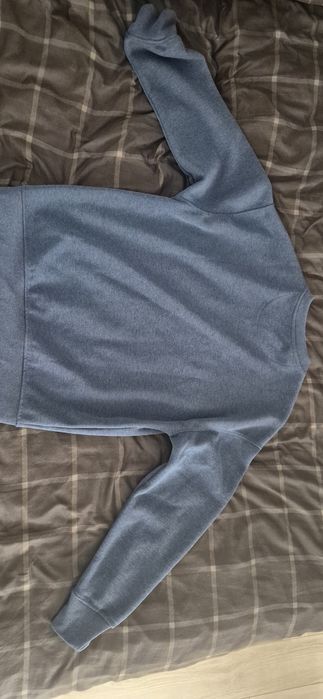 Niebieska bluza stylu crew