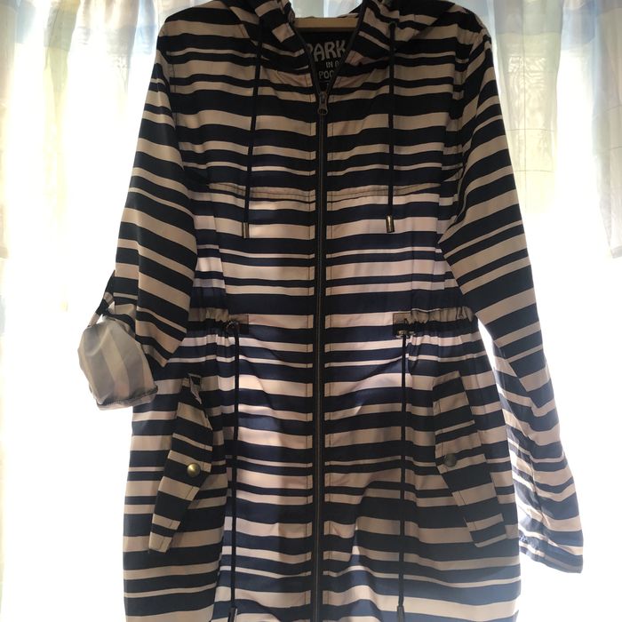 Вітровка дуже стильова нова розмір (м