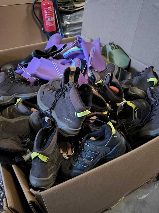 LOTE MISTO DE ROUPA, CALÇADO E ACESSÓRIOS