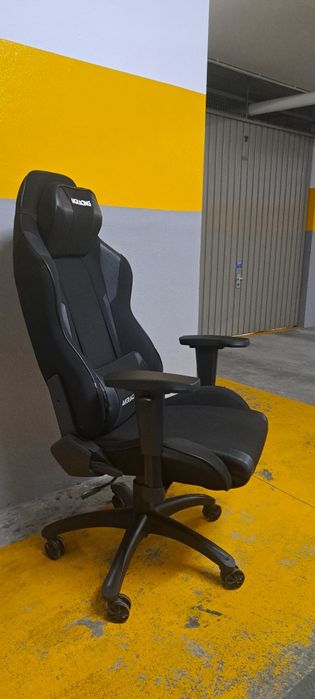 Cadeira Gaming AKRacing  em preto e carbono